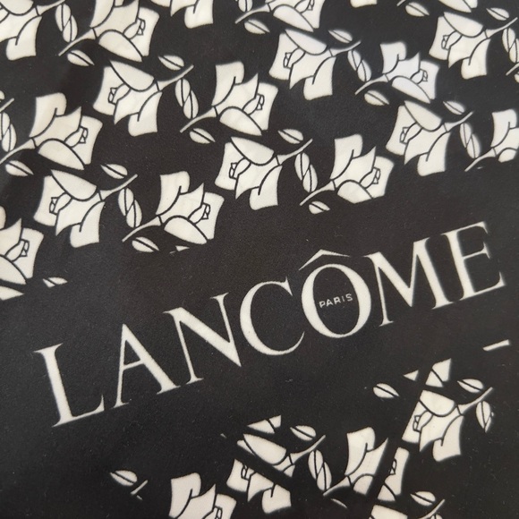 Lancôme satin white and black square scarf 32” - Picture 4 of 4